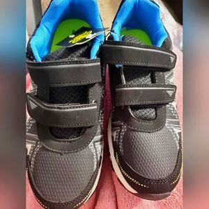 : Athletic Works  Boys  Sneakers Sz 5